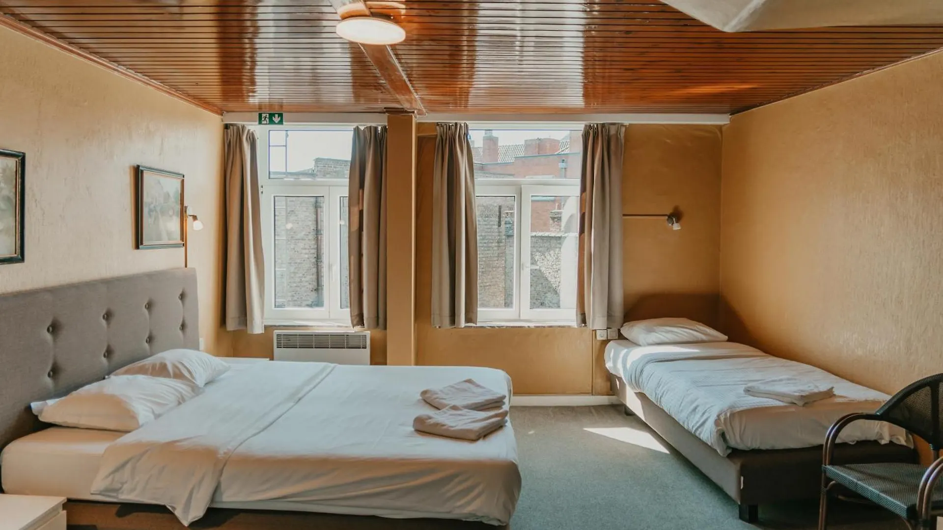 Hotel Cavalier Brujas 2*,