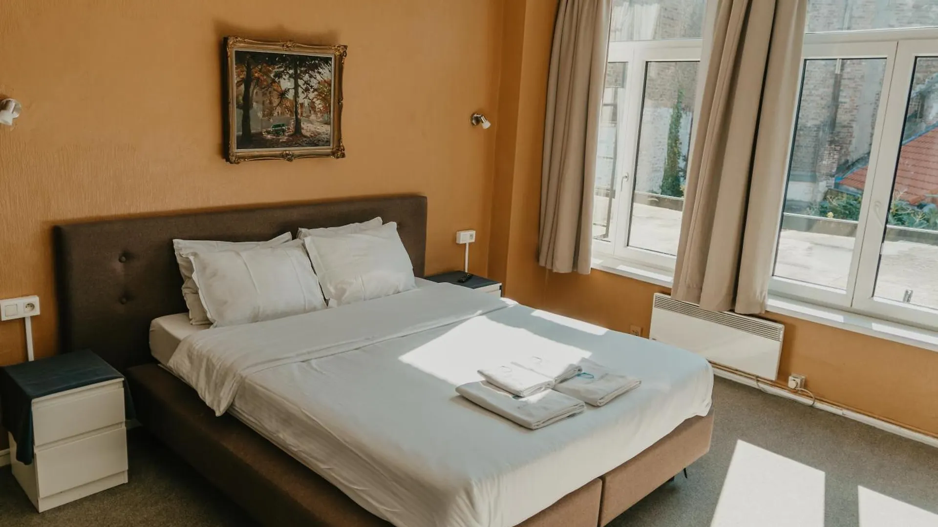 Hotel Cavalier Bruges 2*,  Belgium